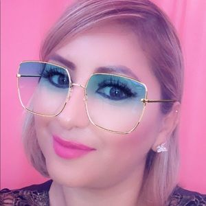 Meet your Posher, Connie